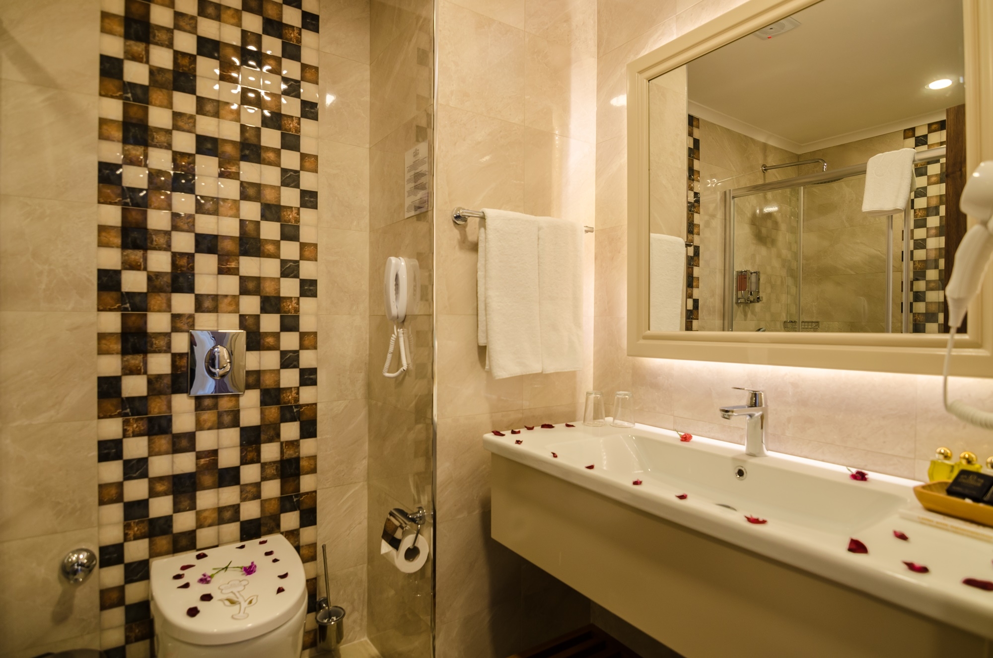 The Lumos Deluxe Resort & Spa14
