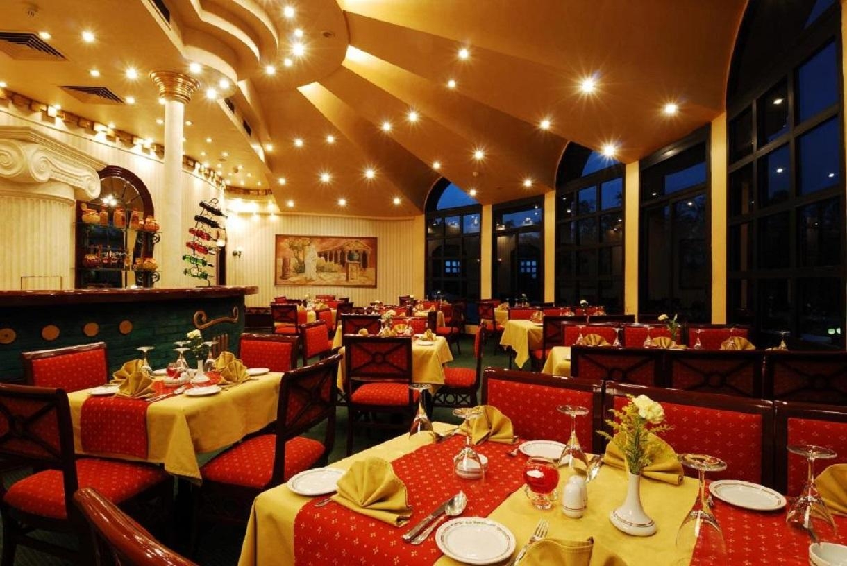 Pyramids Resort by Jaz (ex. Oasis) - Nílusi hajóút - AMC Royal Hotel & Spa9