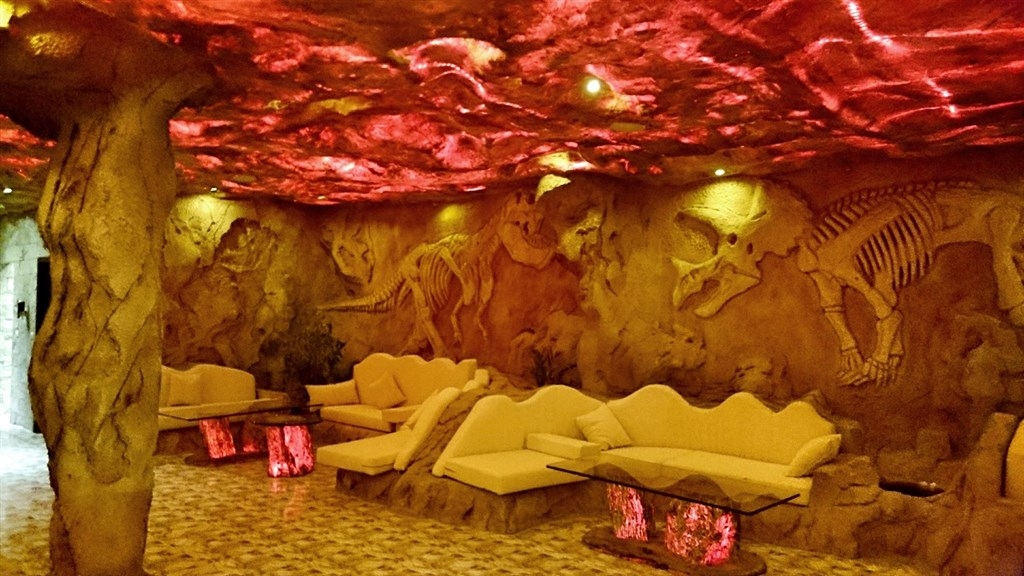 Kairó + Caves Beach Resort3