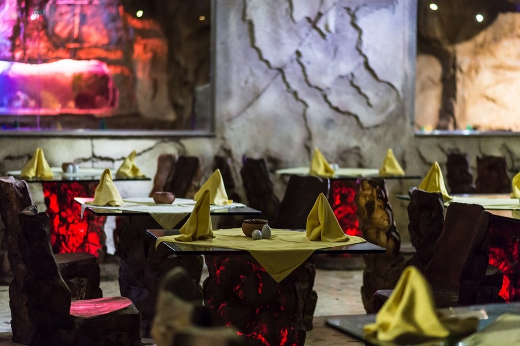 Kairó + Caves Beach Resort9