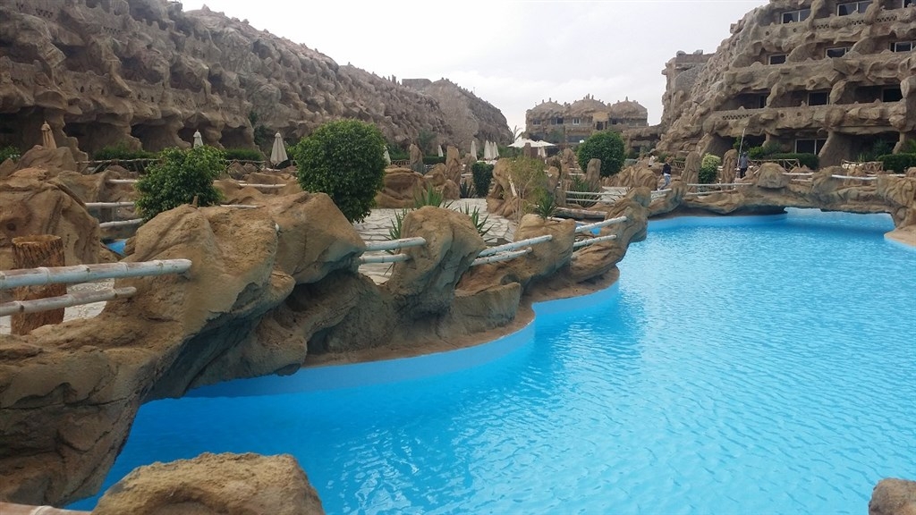 Kairó + Caves Beach Resort20