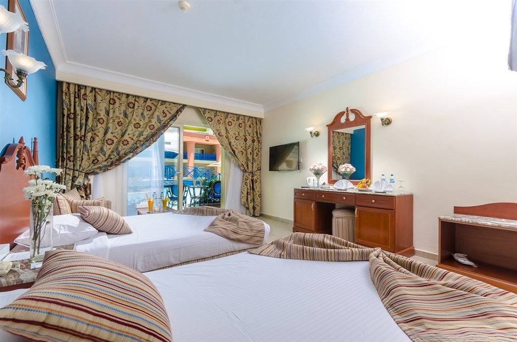 Kairó+Luxor+ Titanic Beach7