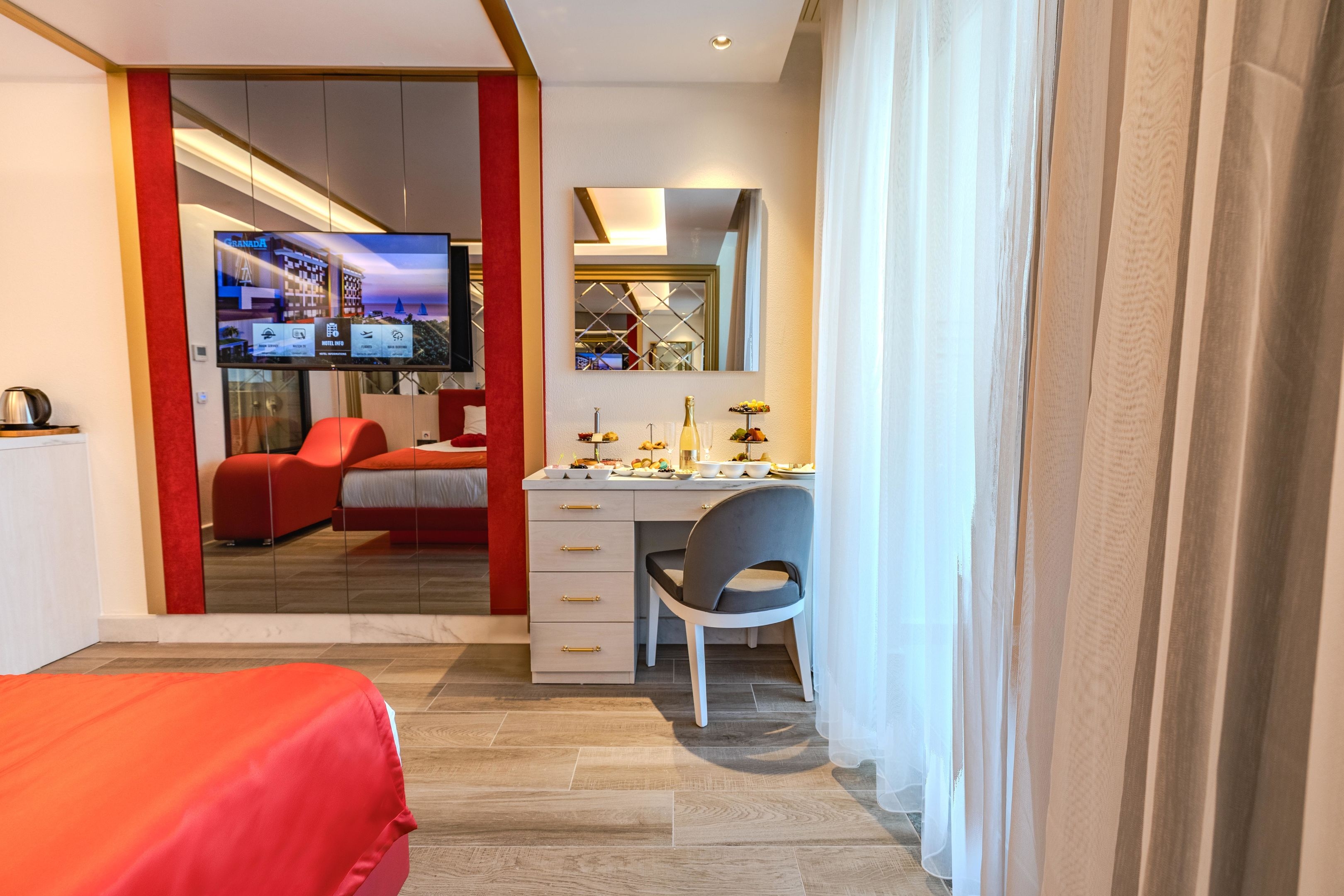 Granada Luxury Red11