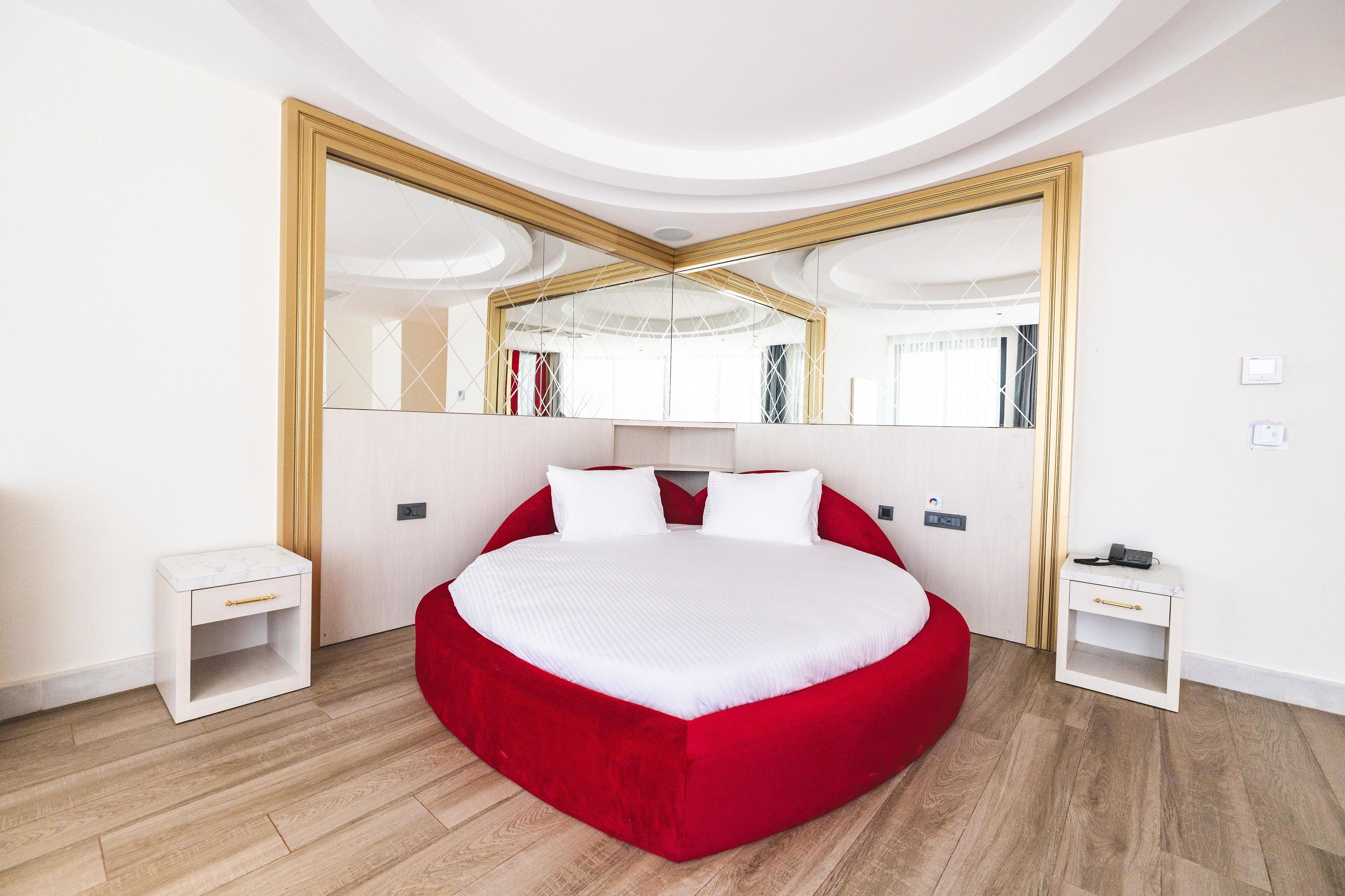 Granada Luxury Red47