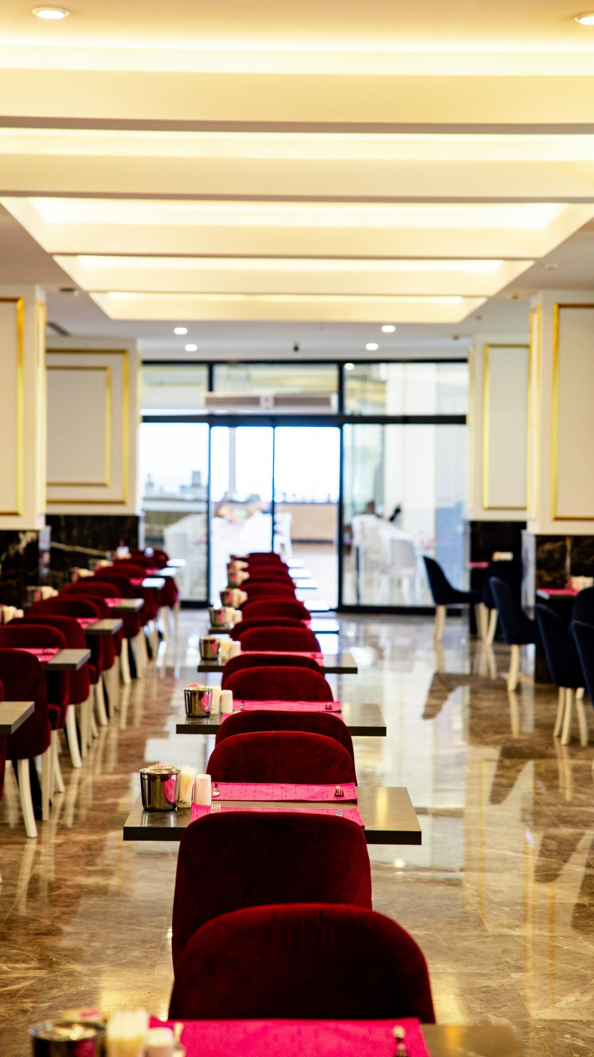 Granada Luxury Red35