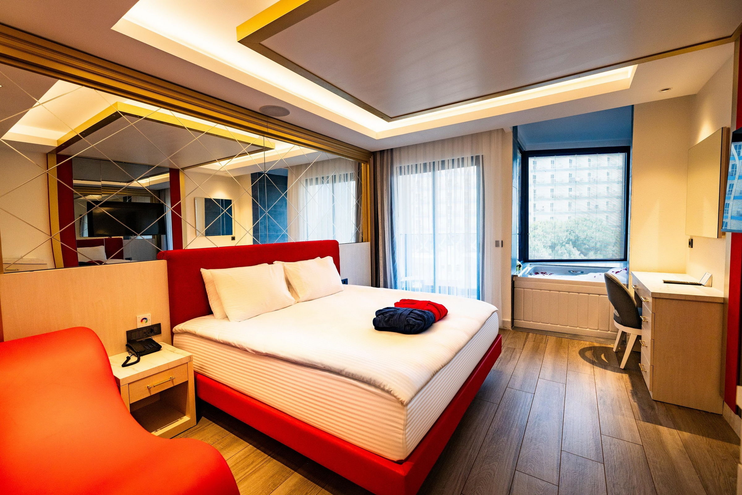 Granada Luxury Red79