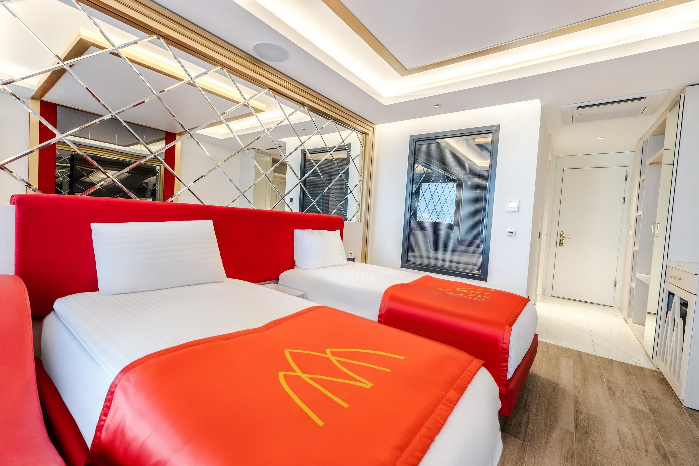Granada Luxury Red76
