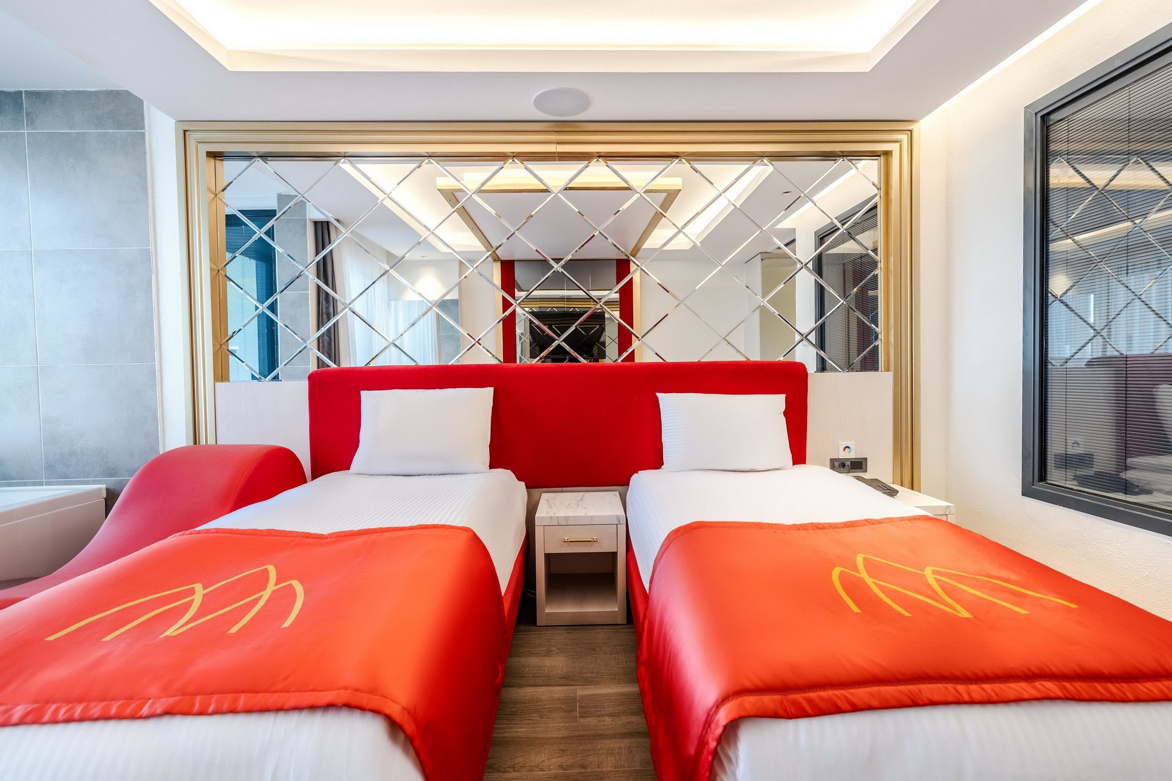 Granada Luxury Red75