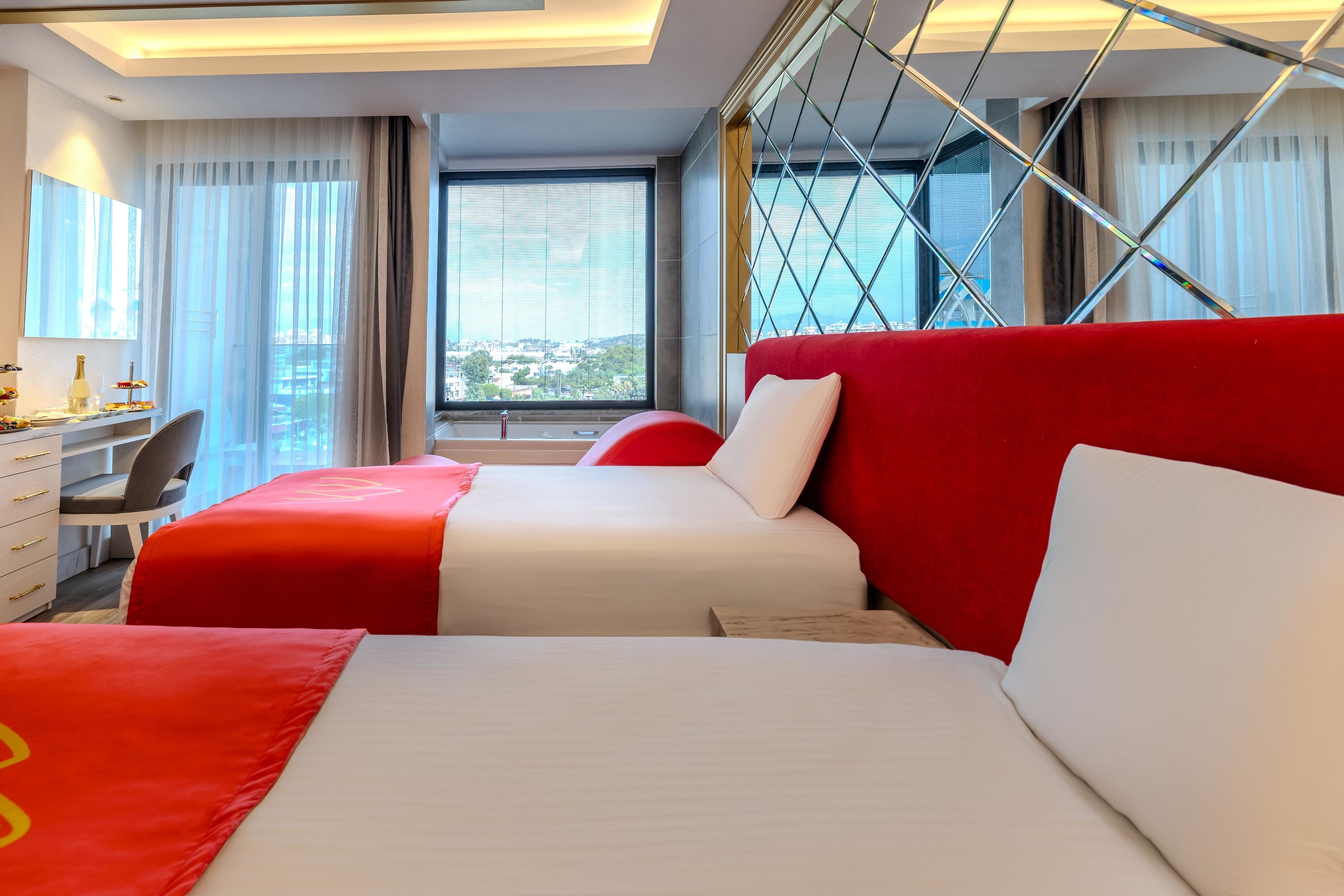 Granada Luxury Red16
