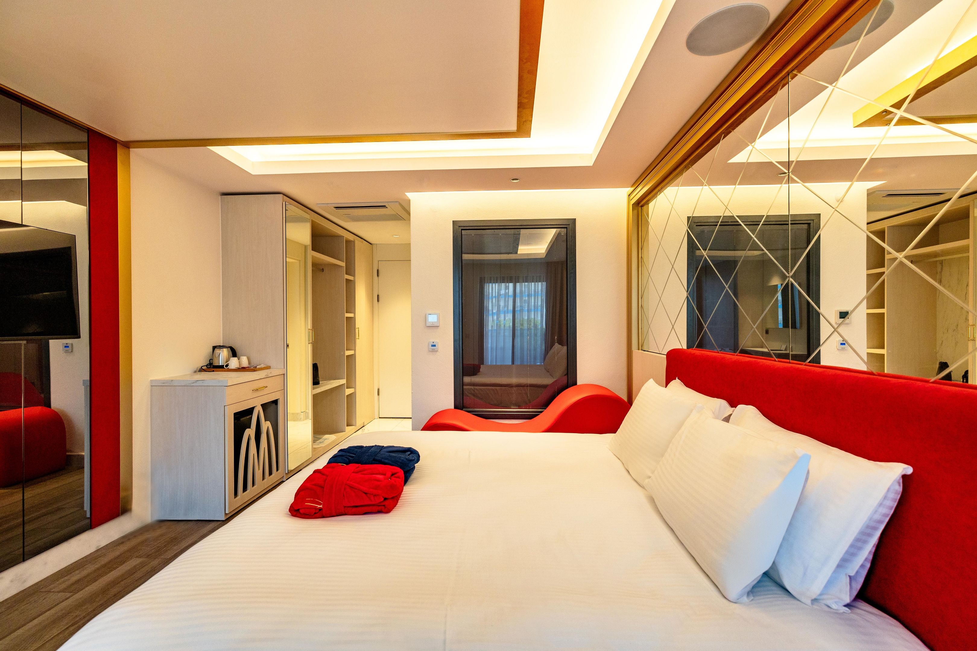Granada Luxury Red57