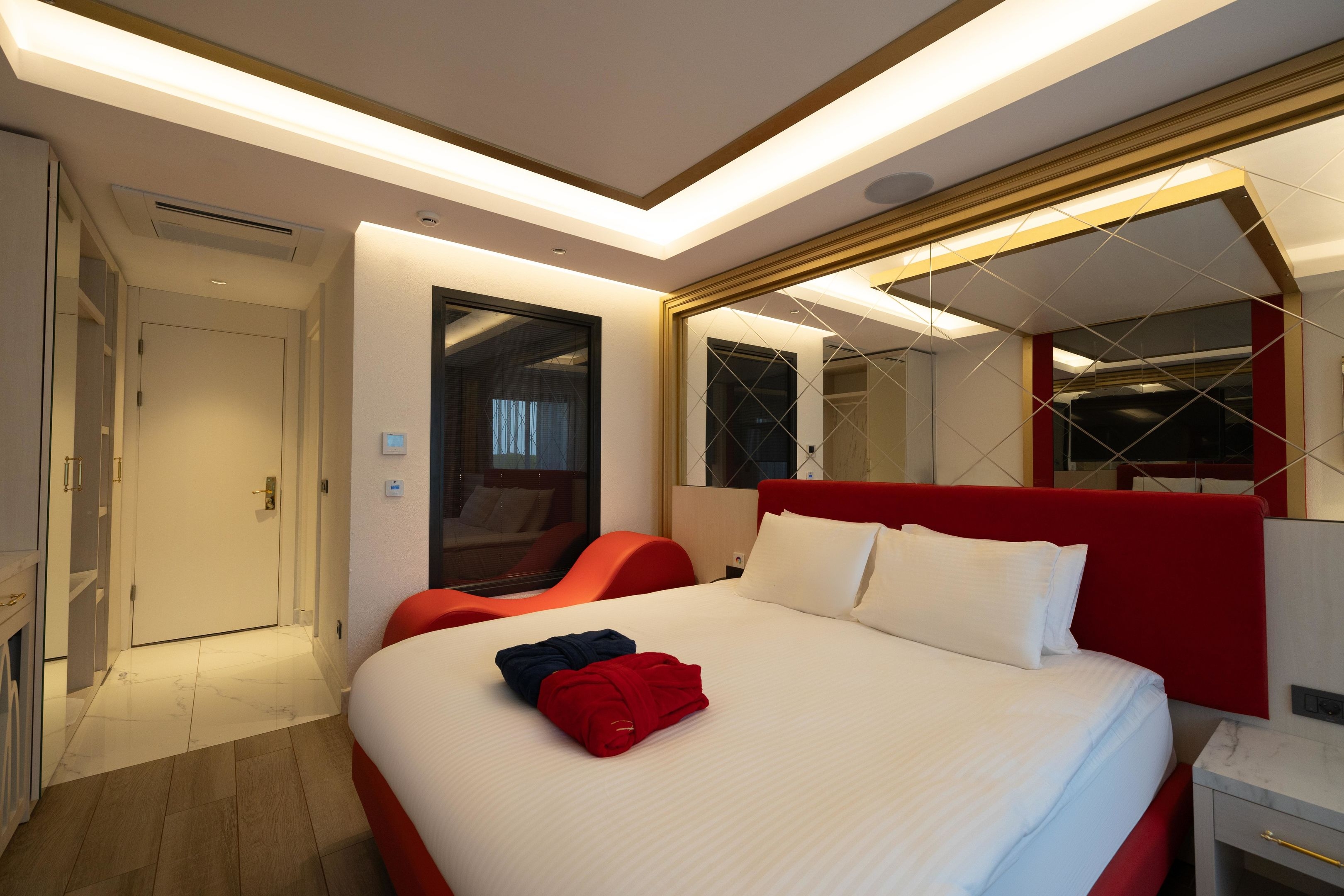 Granada Luxury Red58