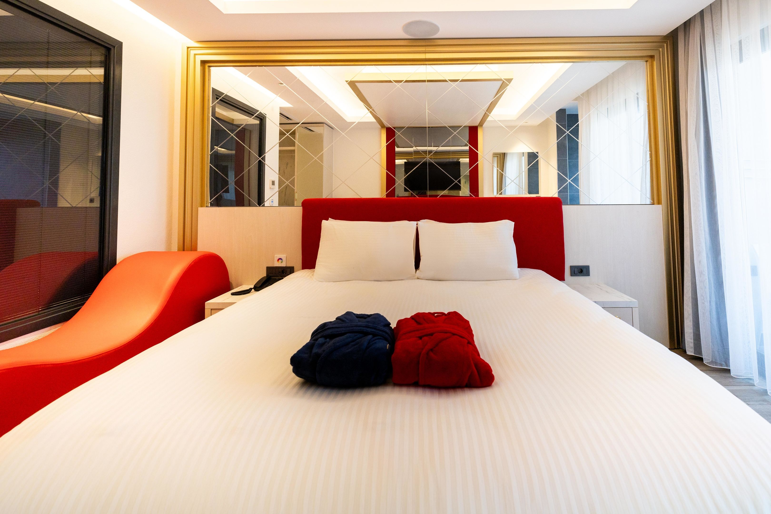Granada Luxury Red55