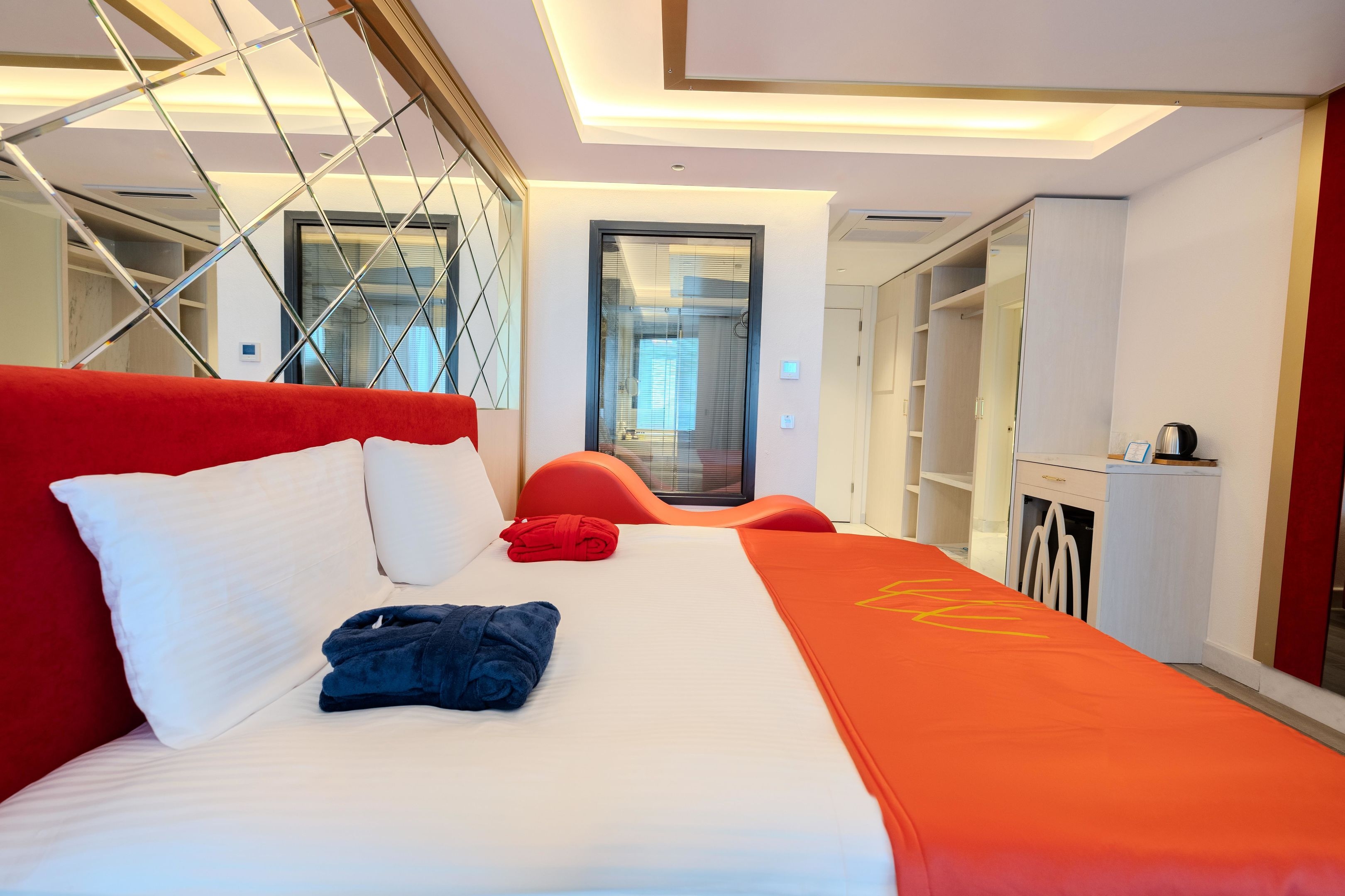 Granada Luxury Red12