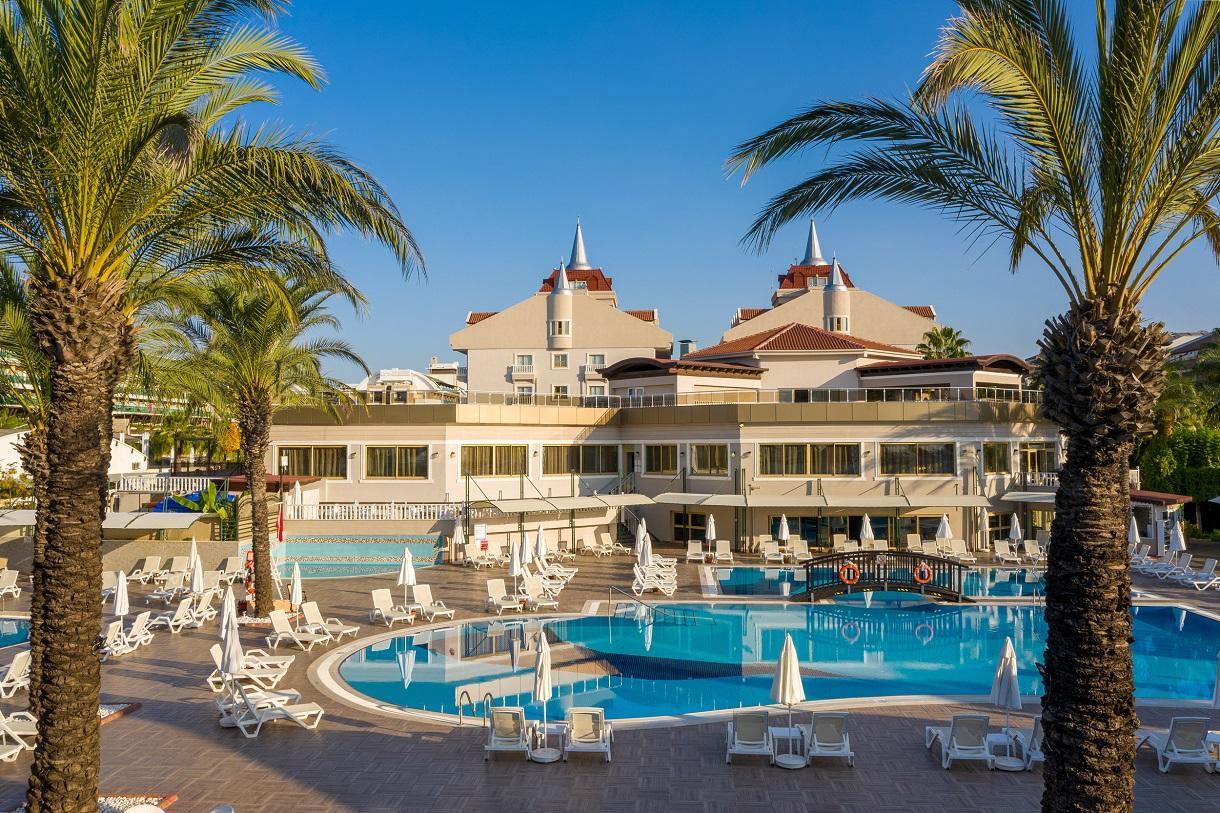 Aydinbey Famous Resort0