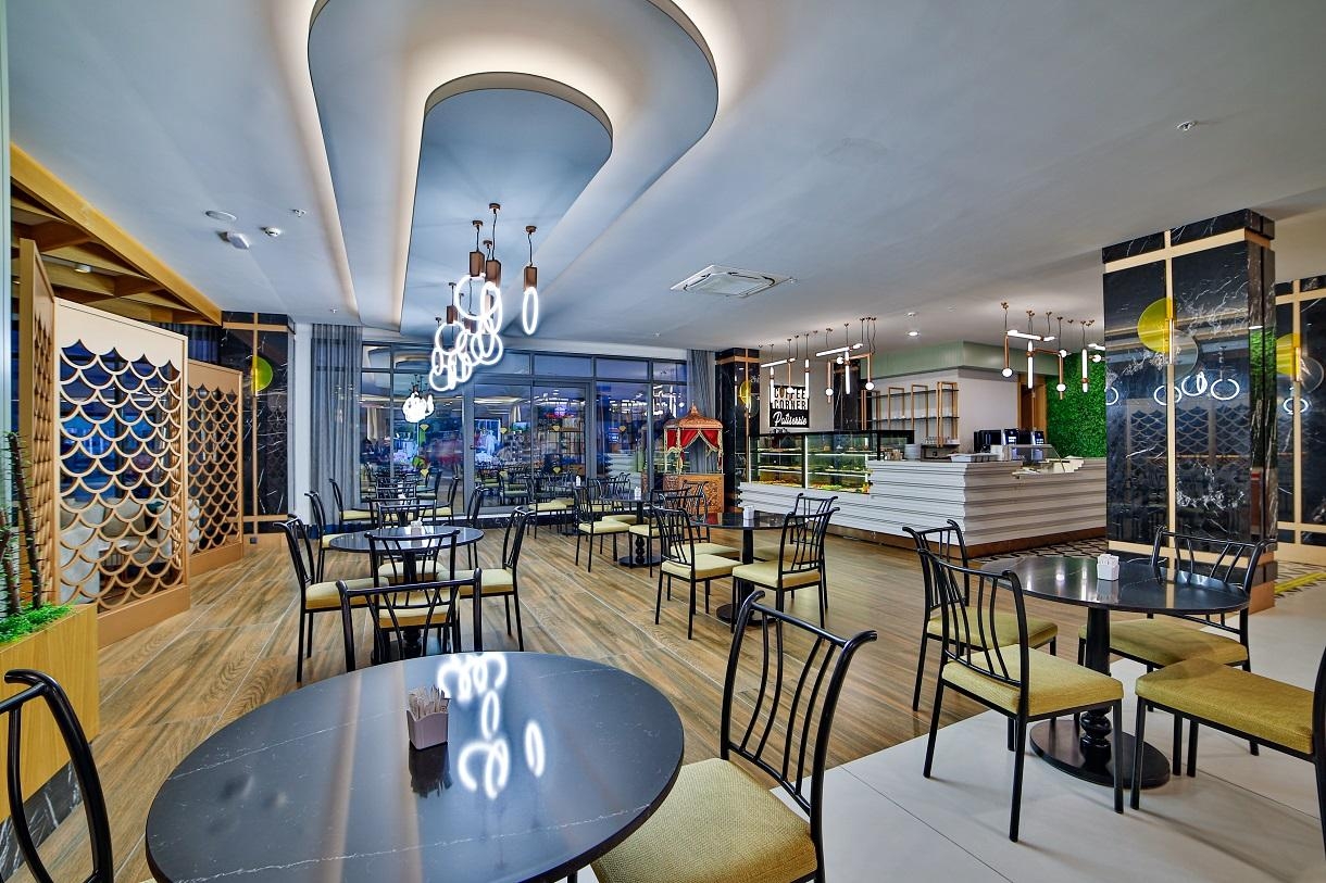 Diamond Deluxe Hotel15
