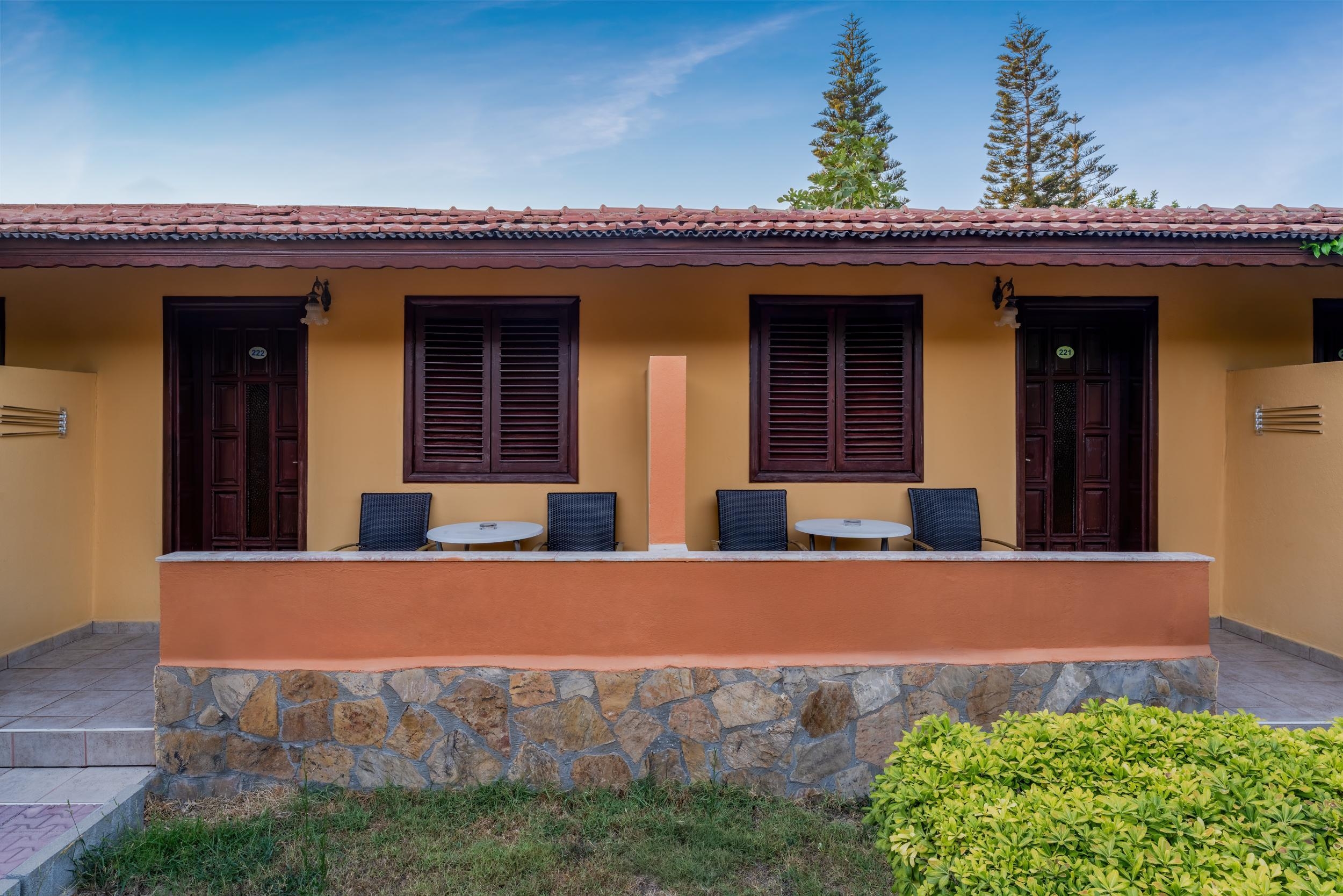Ozlem Garden25