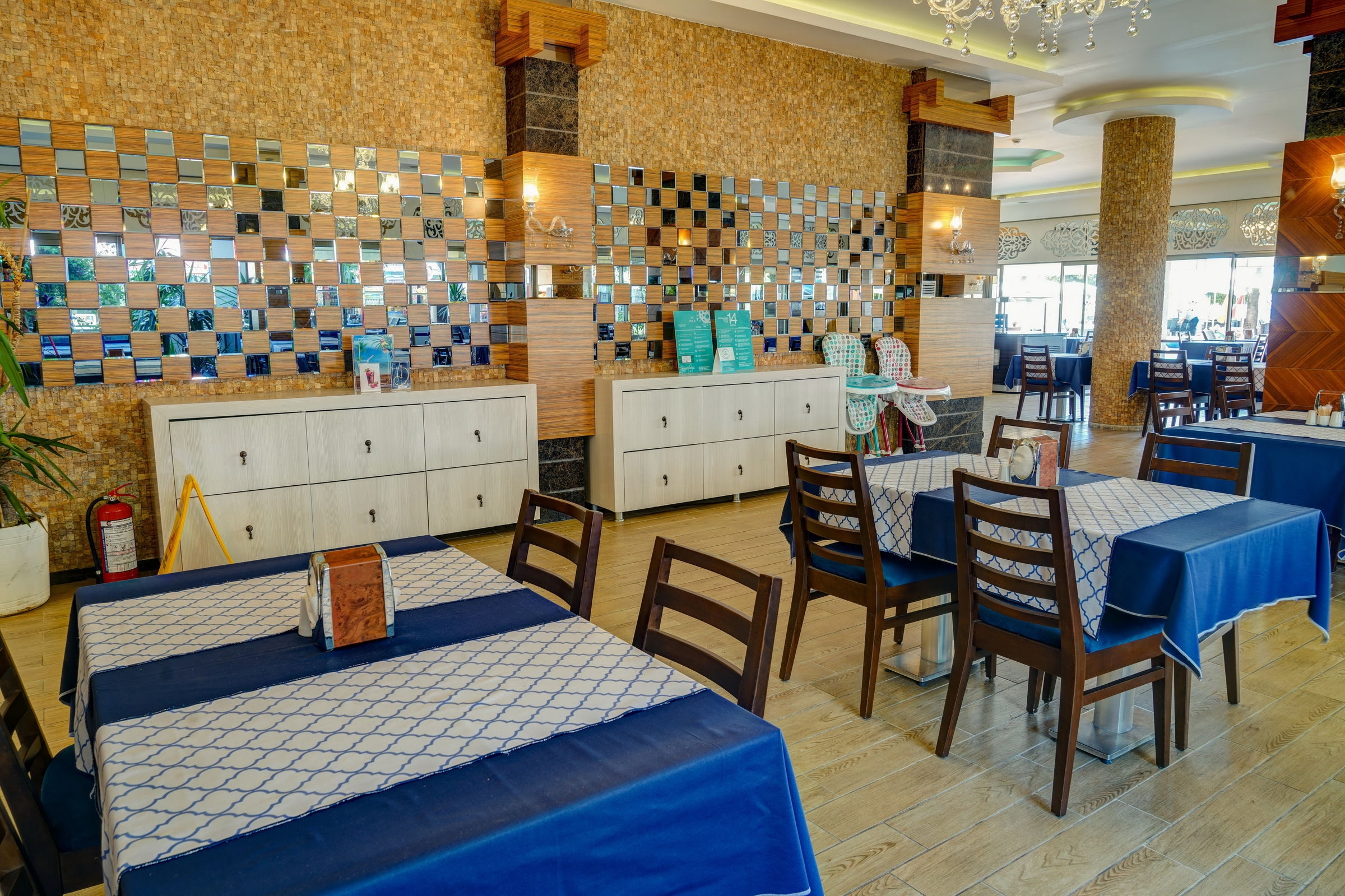 Parador Beach Hotel8