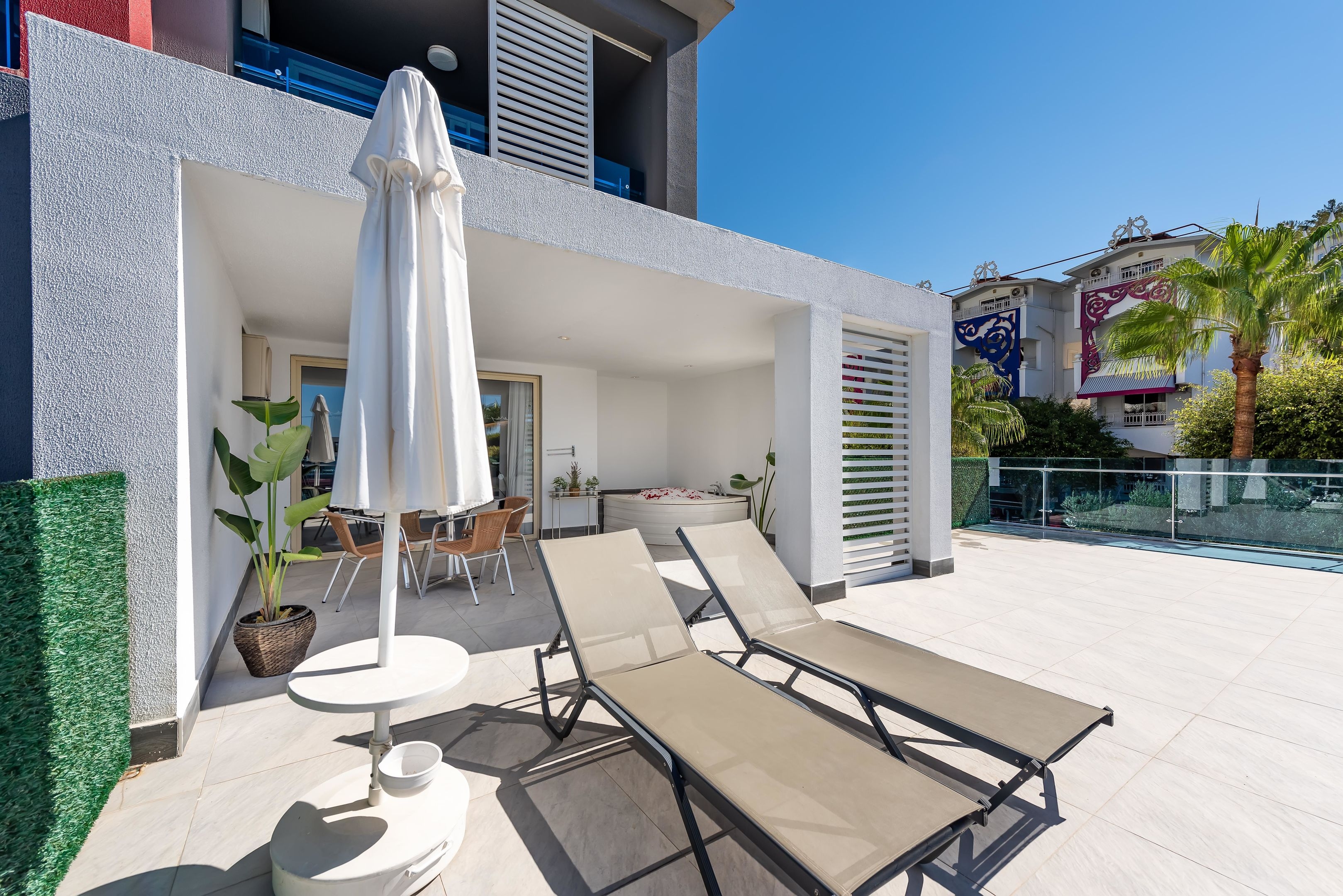 White City Beach Hotel90