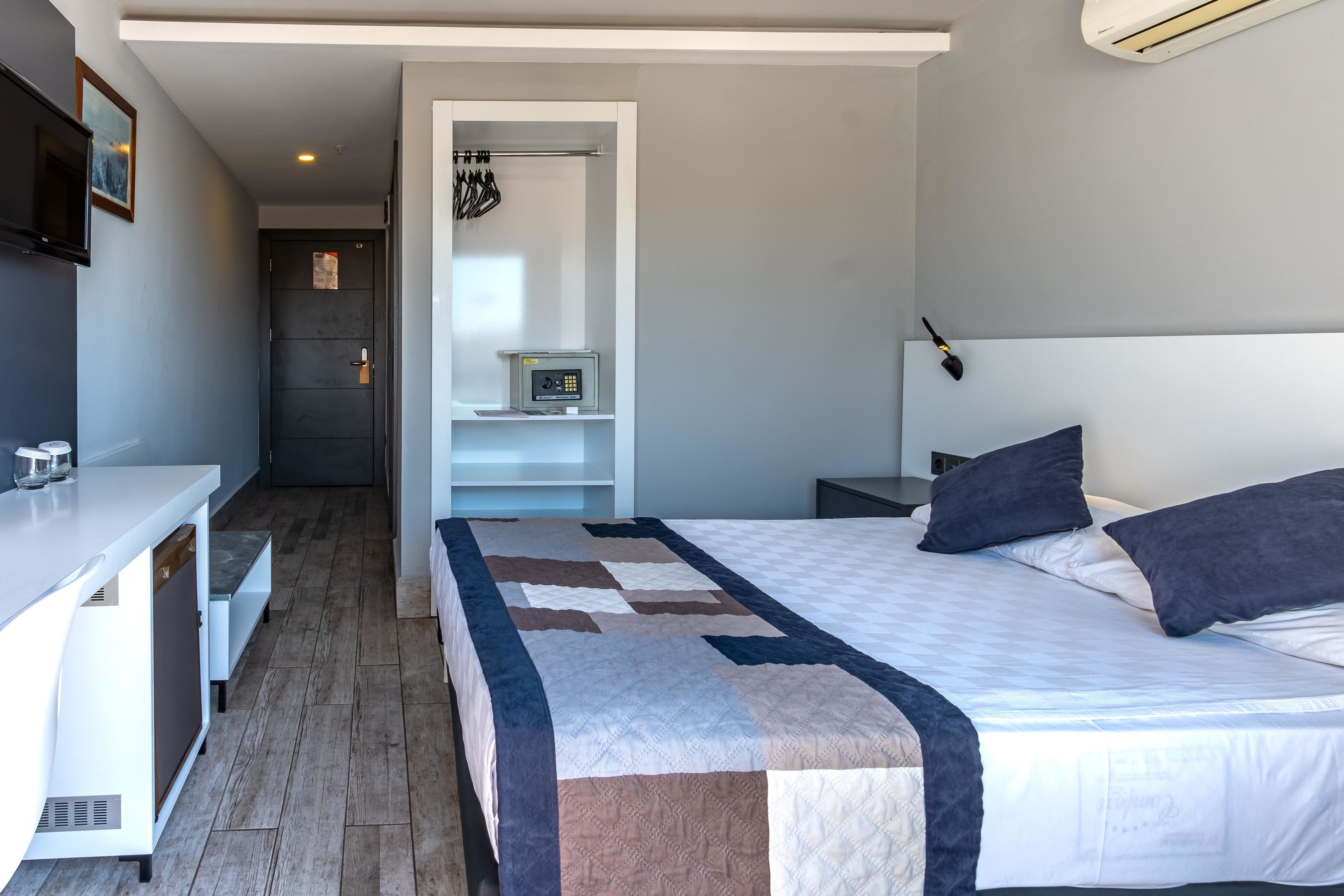 White City Beach Hotel98