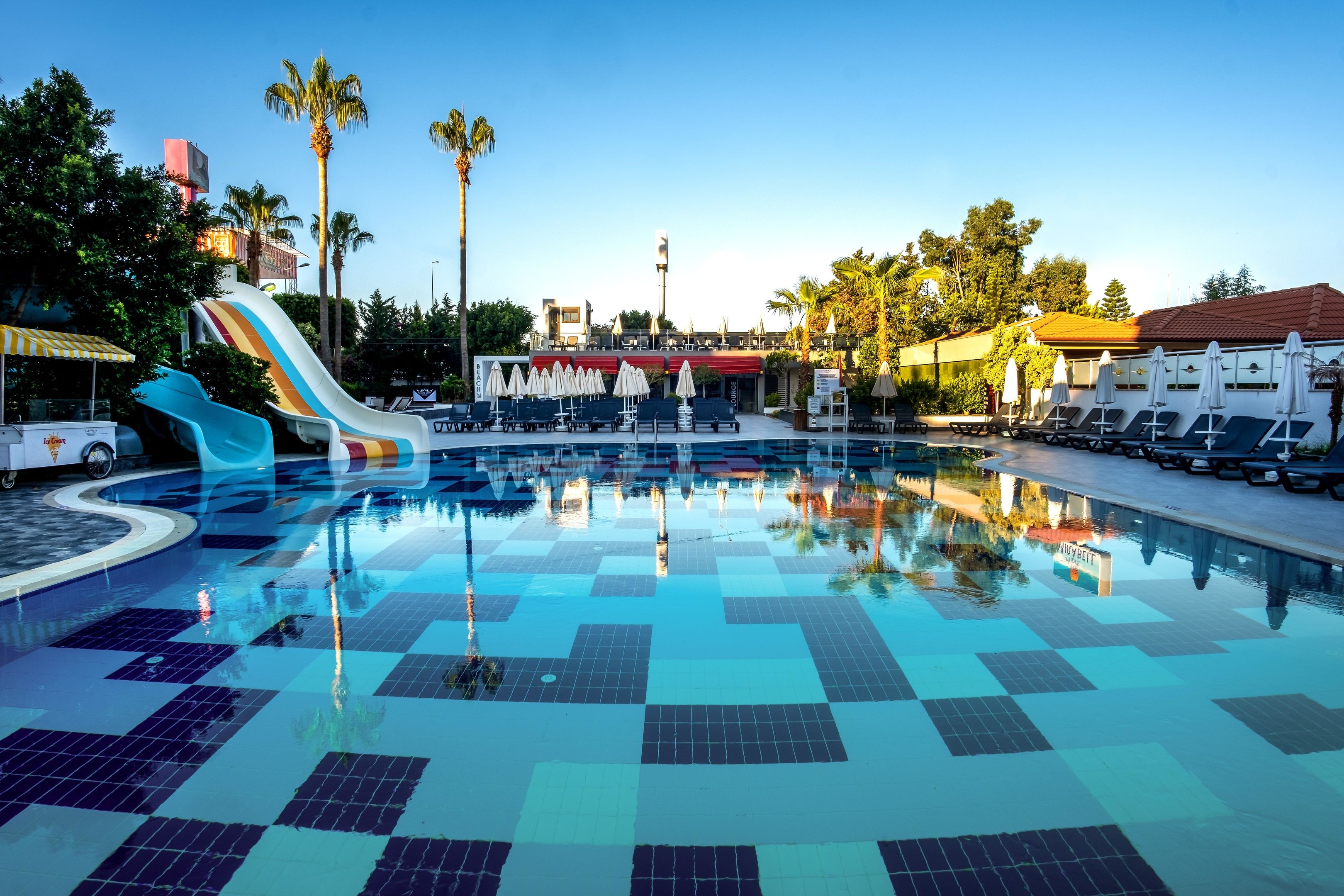 White City Beach Hotel30