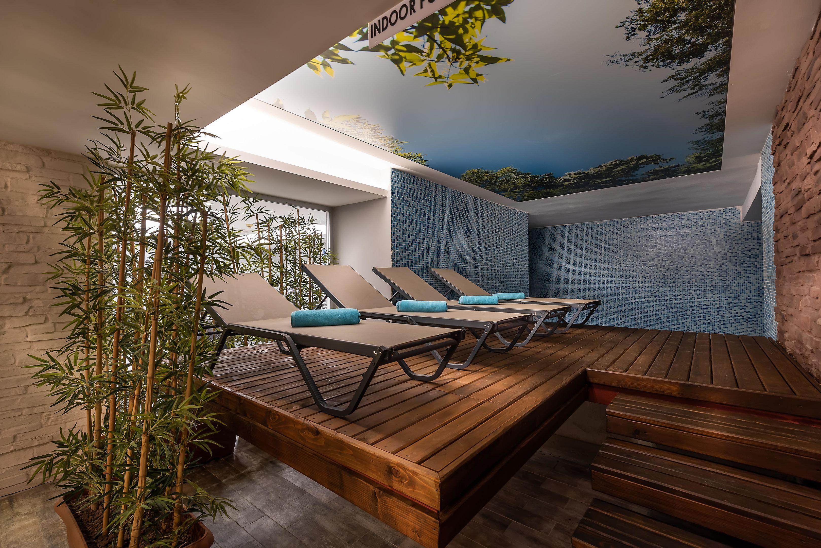 White City Beach Hotel3