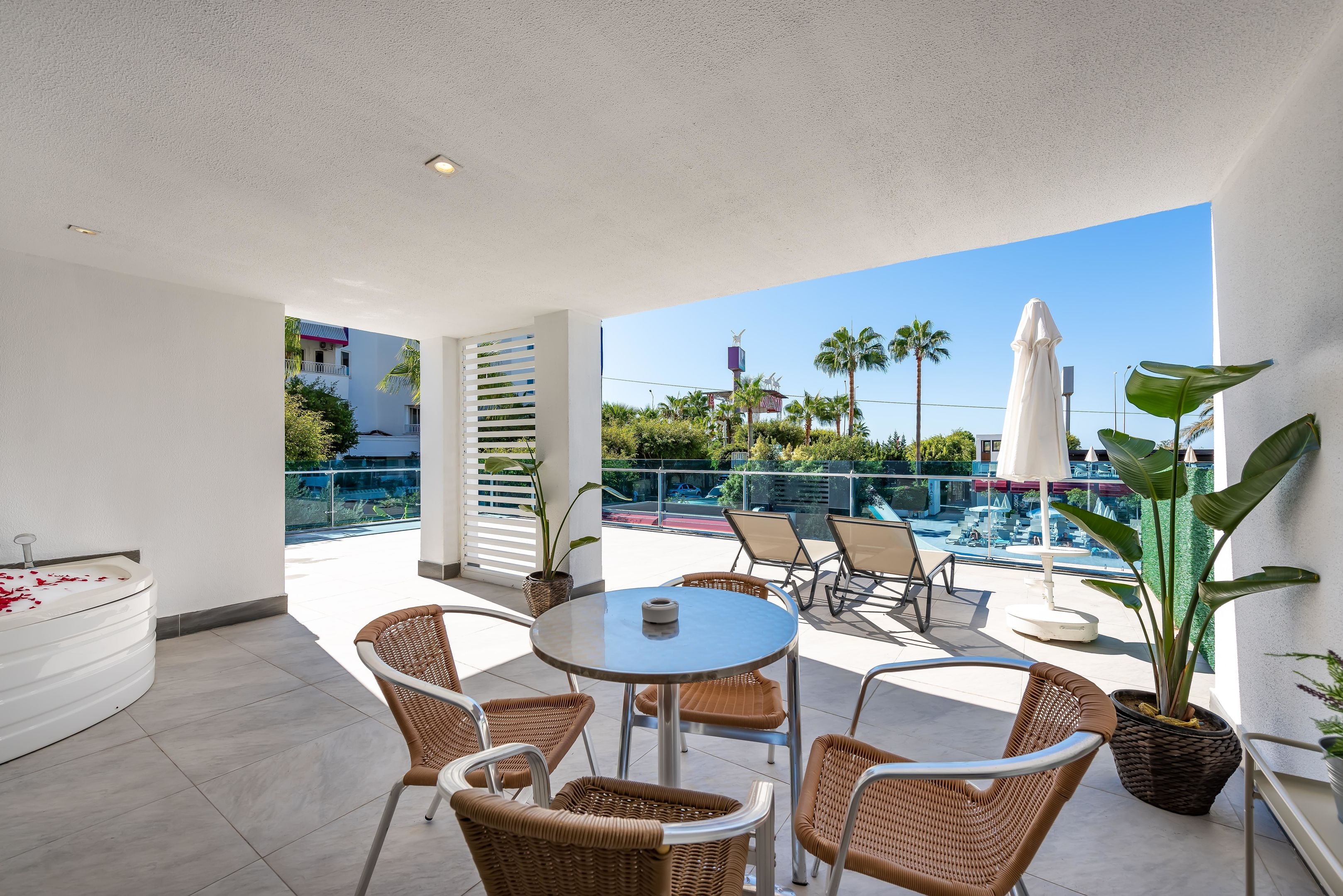 White City Beach Hotel89