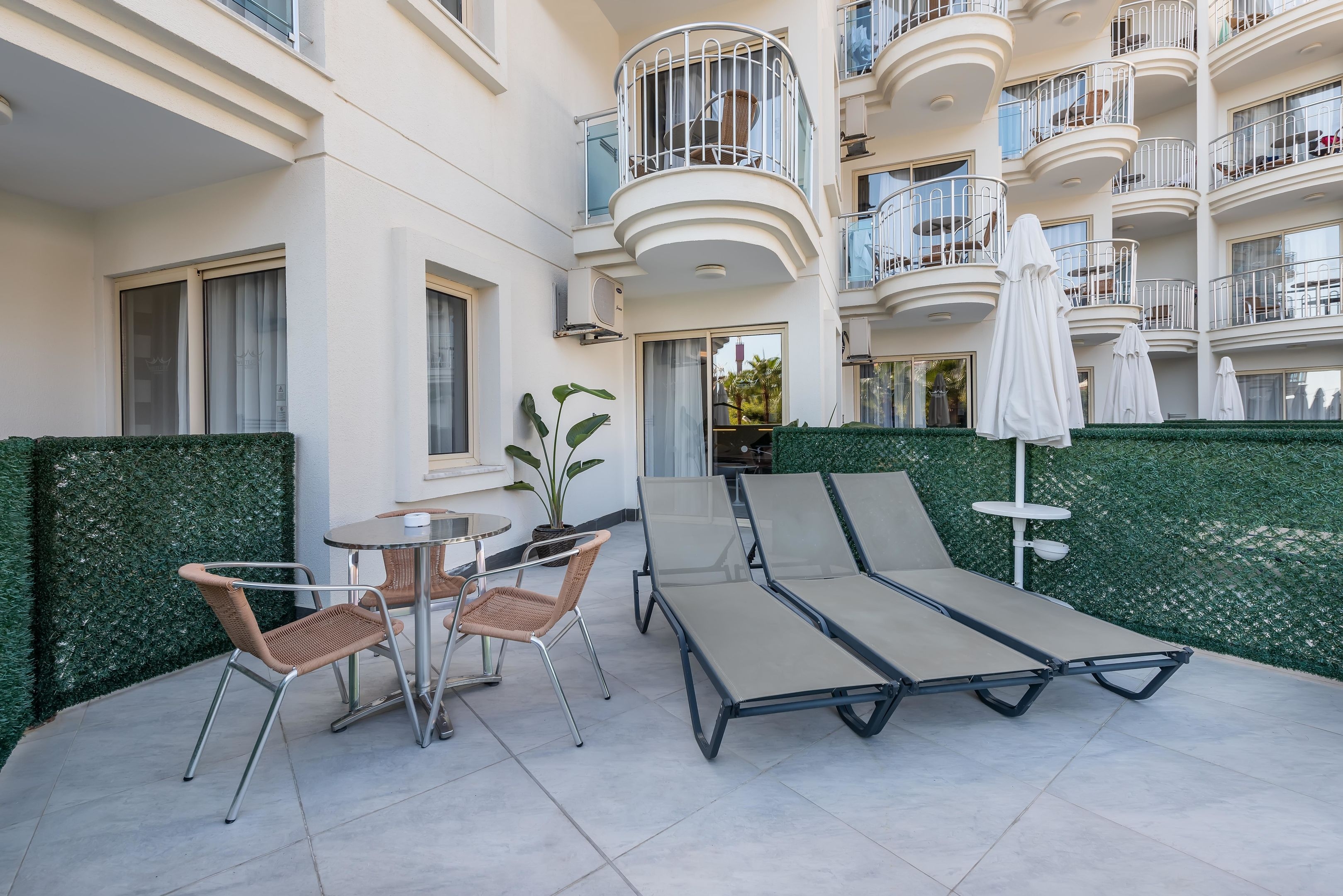 White City Beach Hotel83
