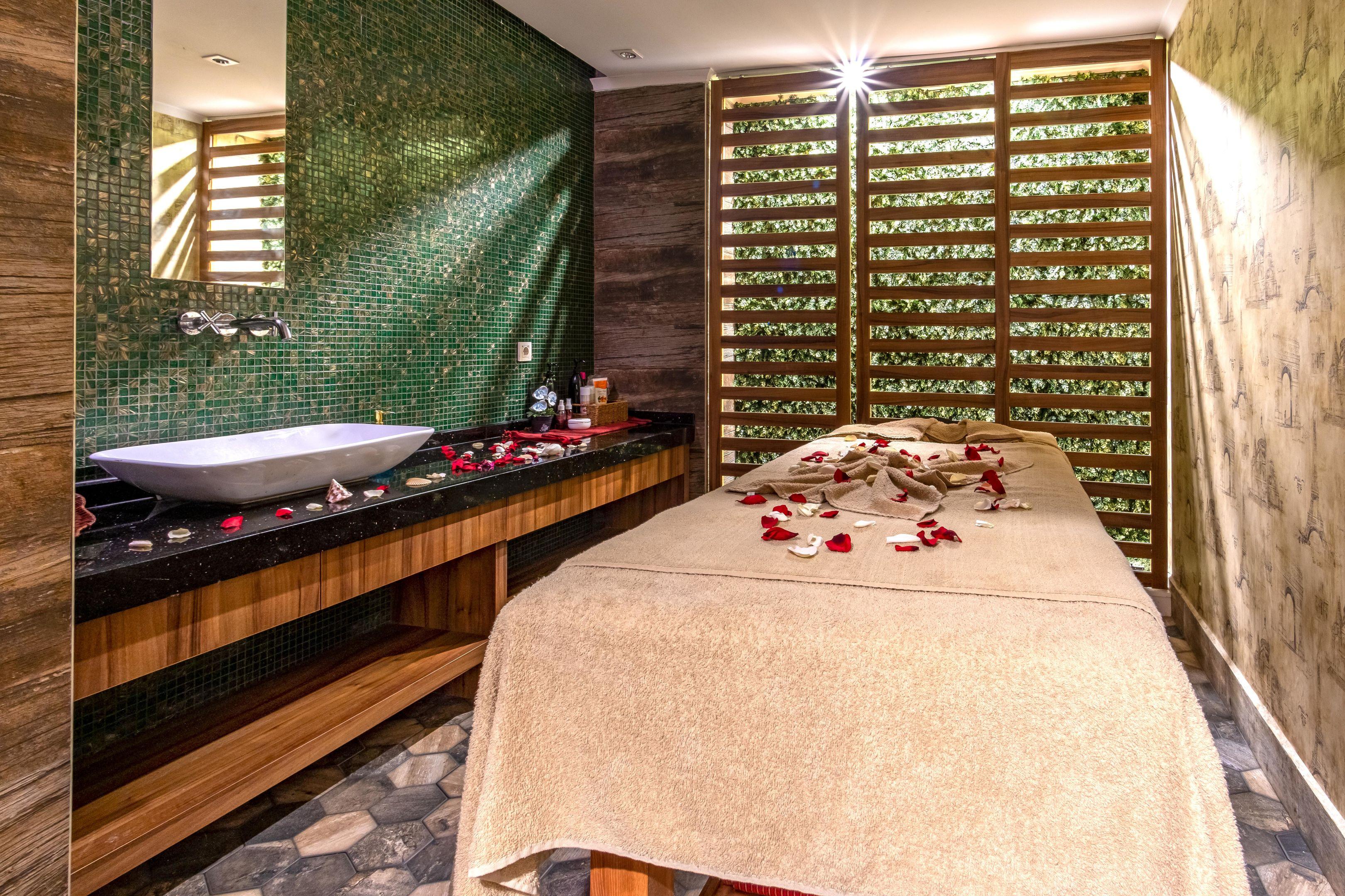 White City Beach Hotel0