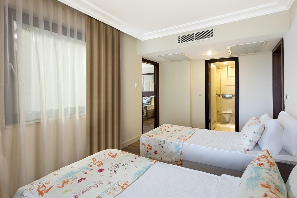 Seven Seas Hotel Life8