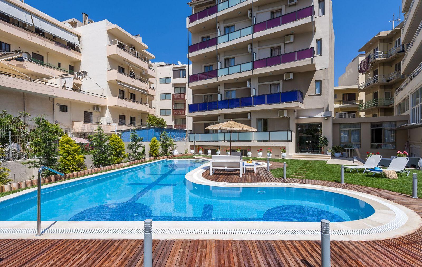 Leonidas Apartments0