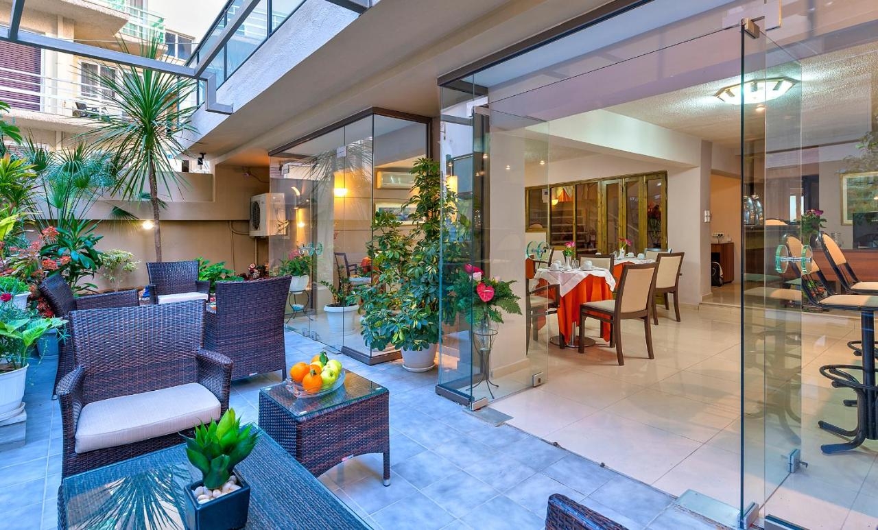 Leonidas Apartments2