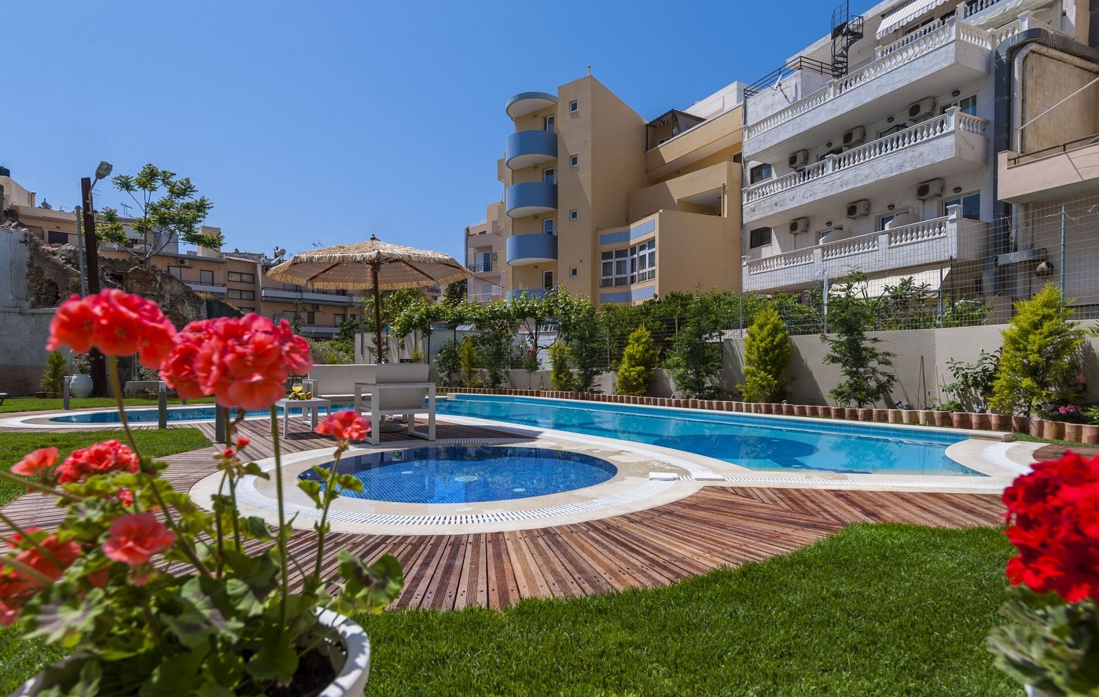 Leonidas Apartments5