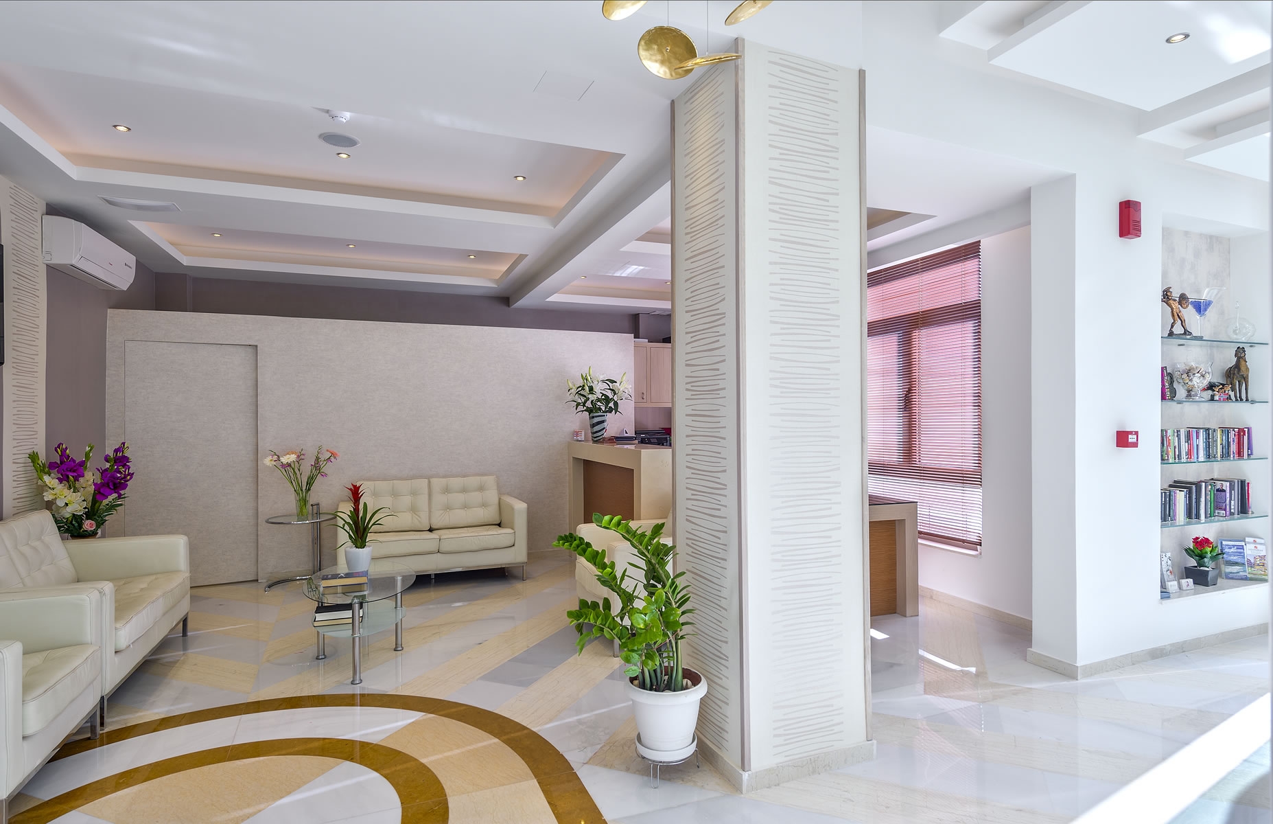 Leonidas Apartments6