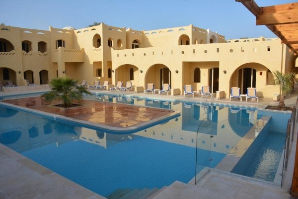 hotel Kairó + Regency Romance Club (16+)